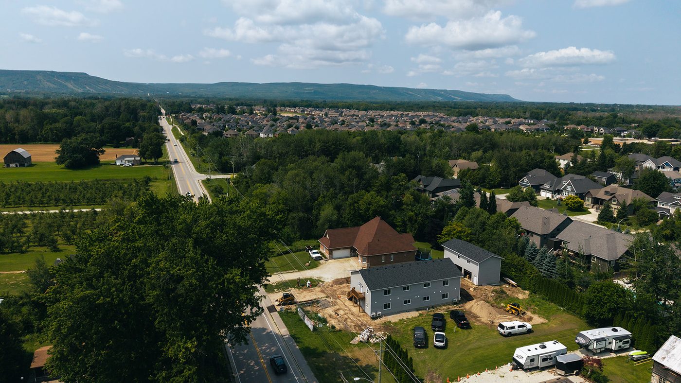 The property in its wider setting with farmland and the escarpment beyond